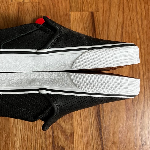 Vans black leather ‘Off The Wall’ slip on sneakers women’s 6.5 NWT - Picture 3 of 15